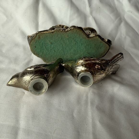 Vintage Metal Bird Salt & Pepper Shakers Set on Floral Base Home Decor - Picture 7 of 7